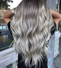 Balayage ombré blond lalternative plus naturelle à lombré. Balayage Platine Tout Sur Le Balayage Blond Platine Avant De S Y Lancer Hair Styles Hair Long Hair Styles
