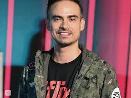 Noah, Sang Anak Duduk Di Samping Jenazah Ashraf Sinclair di Rumah Duka