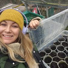 Definitely give them a snip and you can also put the cut off bits in water  and they will root so you'll have more plants 😁 Sweet pea oblivion 😍