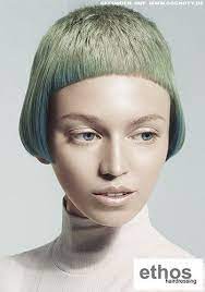Frisuren Bilder Extrem Kurzer Pixie Mit Seitenpartien Im Bob Charakter Frisuren Haare Stilvolle Frisuren Kreative Frisuren Extrem Kurze Haare Frauen