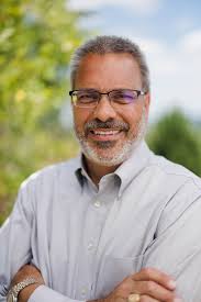 Which lens is best for a soccer game at 7pm outdoors with stadium lights,  Sony 70-200mm 2.8f or Sony 200-600mm 5.6-6.3f?