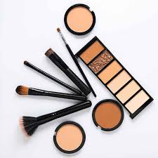 Normalmente, estas brochas de maquillaje tienen un formato en diagonal, para adaptarse al formato de la la punta recta en formato de abanico de esta brocha facilita su uso permitiendo esculpir el rostro con más precisión. Brochas De Maquillaje De Mercadona Y Para Que Sirve Cada Una Trendisima Com