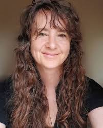 Lisa Barrell's Instagram, Twitter & Facebook