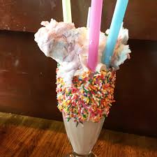 Mint chocolate chip sundae from sundaes & splits: Westchester County Freak Shakes Ny Foodie Family