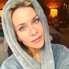 Random but I keep getting asked questions about my eyelashes. I don't have  LVL although I'd like to try it as I've heard good things. I use a  wonderful eye lash curler