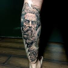 Tridents are used as spears to catch fish that are close to the surface of the water. Poseidon Tattoo Black And Grey Tattoo Leg Tattoo Leg Sleeve Tattoo Poseidon Art Poseidon Head Tatuagem Tatuagem Na Perna Tatuagem Grega