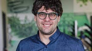 Dan Sinnett's Instagram, Twitter & Facebook