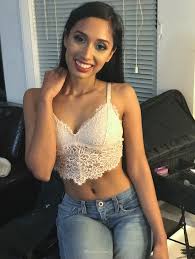 Croptop and a smile! : r/croptopgirls