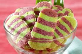 Lidah kucing keju ini tidak akan terlalu melebar seperti lidah kucing biasa karena adanya keju. Resep Lidah Kucing Pandan Lapis Talas Enak Resep Kue Kering Natal Yang Rasanya Bikin Penasaran Semua Halaman Sajian Sedap
