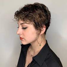 Here comes one of the brightest haircuts for short wavy hair. 29 Most Flattering Short Curly Hairstyles To Perfectly Shape Your Curls