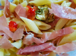 Check spelling or type a new query. Pasta Fredda Con Pomodori E Zucchine Secchi E Prosciutto Crudo Stregadelsud