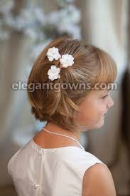 Elegante acconciatura da bambina per la comunione . Pettinature Per Prima Comunione Facili Idee Per Capelli Lunghi E Corti