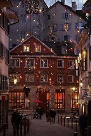 An Old Alley Looking All Sorts Of Magical In Zurich Switzerland Mimari Fotografcilik Noel Ev Sonbahar Ev