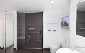 Ehrfurchtiges Badezimmer Halbhoch Gefliest Grau Modern Gefliestes Bad Contration Jpg 102 Badezimmer Wandfliesen Badezimmer Neu Gestalten Dekoration Badezimmer