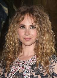 Follow the below steps to cut perfect curtain bangs. Curly Hair W Curtain Bangs