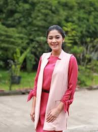 Naysila the protestant religious start a career in the entertainment world in 2005 by patron pendant with the. Model Baju Naysila Mirdad Difilm Inspirasi Busana Kondangan Yang Simpel Dan Feminin Ala Naysilla Mirdad Stylo Unggah Ini Naysila Mirdad Dapat Ucapan Selamat Menikah