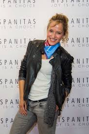 Lt → spanish → josé larralde → quimey neuquén → english. Datei Marta Larralde En La Inauguracion De La Tienda De Hispanitas En Madrid 30558825516 Jpg Wikipedia