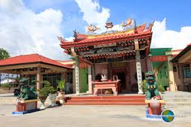 Bayi tersebut ditemui seorang penduduk kampung yang kemudian menghubungi polis pada pukul 5.20 petang tadi. Chinese Temples Of Penang Tokong Cina Di Pulau Pinang