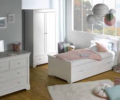 Meublez avec des meubles enfants la chambre de votre fille ou sa salle de jeux avec cette jolie ils seront ainsi encouragés à mettre de l'ordre régulièrement dans leur chambre. Chambre Enfant Mel De Couleur Blanche Complete Et Design Intemporel