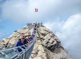 Les niveaux du gouvernement sont le niveau fédéral, le niveau cantonal et le niveau communal. Camp Suisse International Summer Camps International School Parent