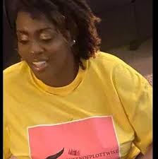 Bee ThePlottwist Anniee