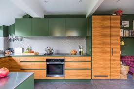 Pilihan cat dapur yang hangat bisa berupa warna jingga lembut seperti pada dinding di atas ataupun warna bumi lainnya seperti terakota, kuning, atau merah. 7 Kombinasi Warna Cat Dapur Sempit Terlihat Lebih Luas Kumparan Com