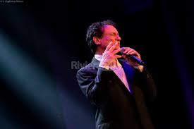 View credits, reviews, tracks and shop for the 1997 cd release of canzoni in corso on discogs. Premio Tenco Il Guaglione Massimo Ranieri La Sinfonica E Il Violino Di Pagani Mattatori Riviera24