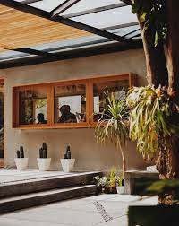 Uluwatu is a scenic, hilly area in the southwest corner of bali's bukit peninsula. Canvas Cafe Bali Studio Tropis Archdaily