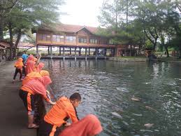Harga tiket masuk per orang sebesar rp 2.500, didalam kawasan wisata kedung kayang juga terdapat tempat istirahat bagi pengunjung.pengunjung objek wisata boyolali yang tidak kalah terkenalnya adalah taman air tlatar yang lokasinya ada di desa kebonbimo, kecamatan boyolali dengan jarak. Piknik Di Ekowisata Taman Air Tlatar Boyolali Pejalan Santai