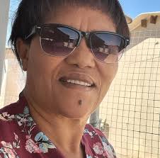 Mense wil ander mense se sonde uit wys en openbaar Maar vergeet die oordeel  val op hulle self Hou op om vinger te wys na ander