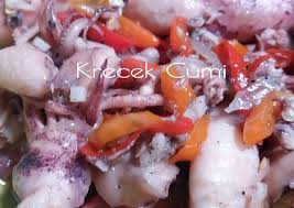 300 gr cumi asin 10 siung bawang merah 5 siung bawang putih 1 buah tomat 100 gr cabe kriting. Krecek Cumi Budaya Indonesia