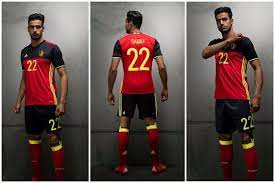 Belgie voetbalshirt kan natuurlijk worden gedragen op de bank als je de rode duivels gaat. Officiele Bedrukking Belgie Euro 2016 Voetbalshirt Voetbalshirts Com
