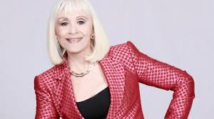 Raffaella se n'è andata senza clamore lasciando un ricordo indelebile nell'anima di tantissime persone. Carramba Che Sorpresa Su Rai1 Rai Ufficio Stampa
