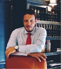 Μαζί με την ελεωνόρα ζουγανέλη, εκτός από τους εκπρόσωπους της εταιρείας, ήταν βεβαίως ο συνθέτης μίνως μάτσας και εξαιρετική πολυμελής ορχήστρα, σε μια από τις σπάνιες φορές που. Pantreyetai H Elewnora Zoyganelh Ton Dikhgoro Syntrofo Ths Dhmosieythke H Anaggelia Toy Gamoy Zwh Iefimerida Gr