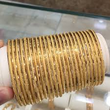 اساور ناعمه عيار ٢١ ملاحظه الاسعار غير ثابته متوفره لدى مجوهرات يوسف الاربش يمكنك التواصل معنا عبر الواتساب والرد بأسرع وقت مم Gold Bracelet Gold Jewelry