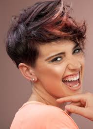 kurze haare und langer pony im punk look freche pfiffige und flippige kurzhaarfrisuren kurzhaarfrisuren frisuren flippige kurzhaarfrisuren