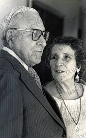 El profesor Carlos López Rodríguez y...