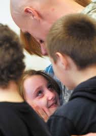 Soldier surprises children at school with 'early' return