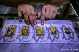Pelemahan harga emas hari ini didorong oleh menguatnya duet maut peredam harga logam mulia, yakni nilai dolar as dan juga penurunan tingkat imbal hasil sentimen utama harga emas hari ini. Harga Emas Hari Ini 29 10 Di Butik Emas Antam Turun Rp 12 000 Per Gram
