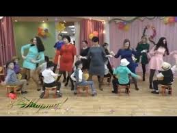 танец с мамами на 8 марта в детском саду видео Shikarnyj Tanec S Mamami Na Stulchikah 8 Marta Podgotovitelnaya Gruppa Youtube Tanec Muzykalnyj Klass Doshkolnyj