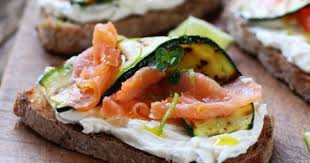 Bruschettas Aux Courgettes Et Au Saumon Ww Plat Et Recette Recettes De Cuisine Recette Bruschetta Recette