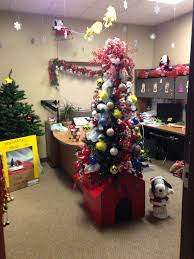 Charlie Brown Christmas Office Decoration Snoopy S Dog House As A Tree Charlie Brown Christmas Decorations Office Christmas Decorations Snoopy Christmas Tree