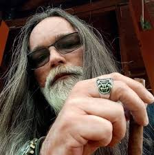 I'm way out of practice, bur recent events in my life, and some of these  poetry pages have inspired me. Be gentle.....