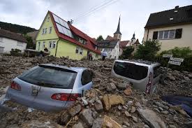 Treten die gewitter in verbindung mit hagelschlag, extrem heftigem starkregen oder extremen orkanböen auf, wird vor extremem unwetter gewarnt. Heftige Unwetter In Suddeutschland Baden Wurttemberg Vier Tote