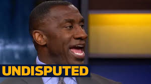 Ezekiel Elliott pulls down woman's shirt at parade