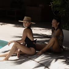 Life does not get better my chance, it gets better by change so surround  yourself with the people who inspire your growth. @milliemayfieldswim X  @gigipip . .