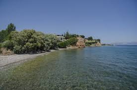 Une traversée en bateau et un autocar vous conduiront en 3h30 de transport sur le site. L Ile D Eubee Eyboia Immobilier En Grece