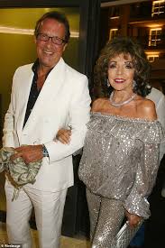 Aug 10, 2020 · the dynasty star looked decades younger that her years as she showed off her slender frame and deep tan. Joan Collins 86 Dazzles In Silver Alongside Husband Percy Gibson 54 Daily Mail Online