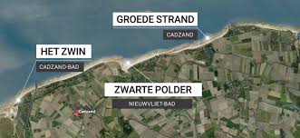 Fossiele Haaientanden Zoeken Op Het Strand In Zeeland Cadzand Eropuit Op Reis Op Het Strand