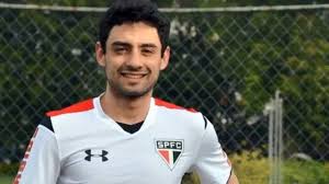 A noter que ces maillots ne seront pas portés par les joueurs lors de leurs matchs. Bresil Un Joueur De Football De 24 Ans Sauvagement Assassine